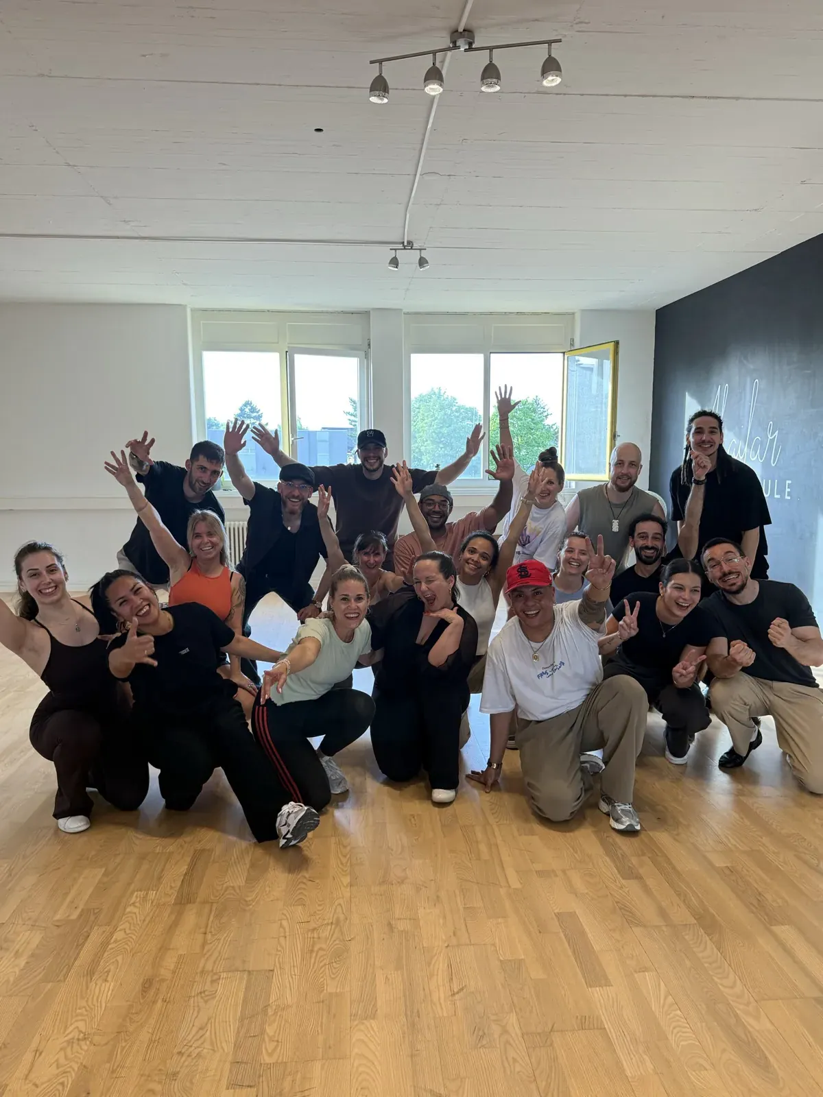 Dancers and artists at the end of Bern Sessions N°001 — happy ending